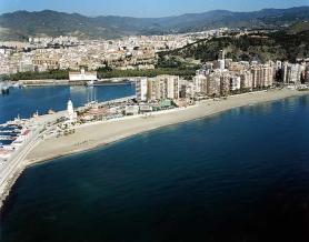 Španělské město Malaga s pláží