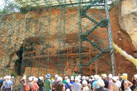 Vchod do jeskyní Sierra de Atapuerca