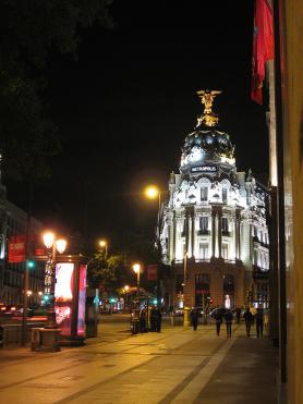 Madrid - noční nákupní třída Gran Vía
