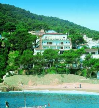 Pohled na španělský hotel Hostalillo, Costa Brava