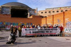 Madrid - protestující Španěli před věznicí Carabanchel