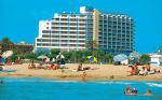Španělské pobřeží s hotelem Xon's Playa